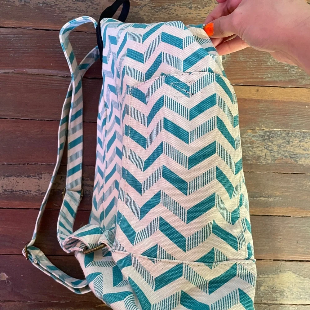 KAVU Free Range Backpack Bucket Style Bag w Pockets, Zippers, Clasps Gorpcore 💛🎀